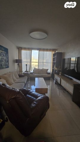 מעפילי אגוז 136