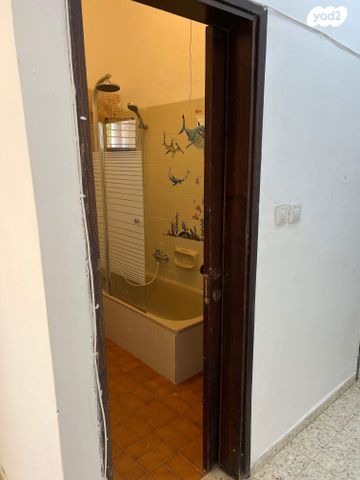 דירת גן, קיבוץ גלויות 64, שחר, שחר