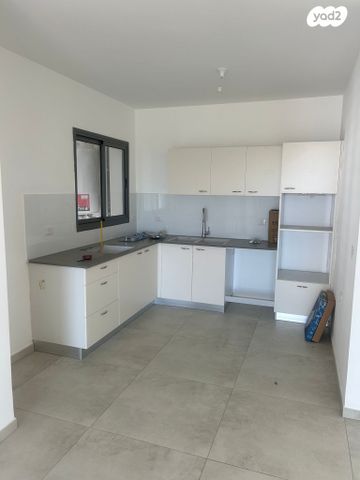 דירה, רקפת 8, הפרחים, חריש