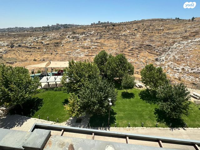 דירה, יצחק רפאל 12, חומת שמואל, הר חומה, ירושלים