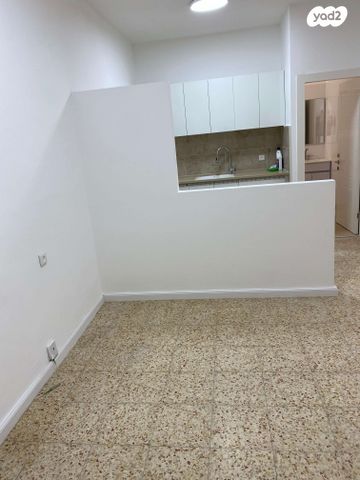 דירה, הורדים 3, הל"ה, גבעתיים