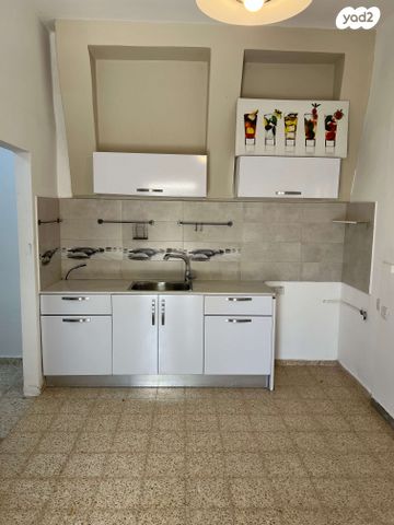 דירת גן, קיבוץ גלויות 64, שחר, שחר