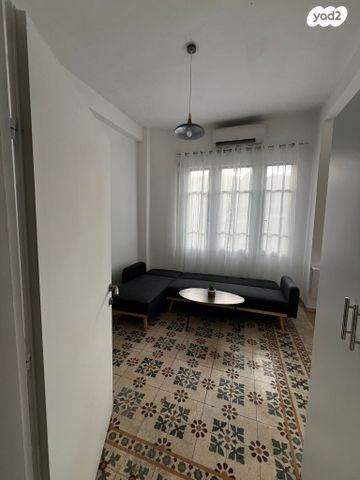 דירה, קיבוץ גלויות 25, העיר התחתית, ואדי סאליב, חיפה