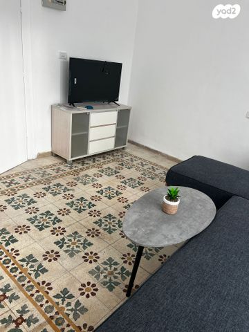 דירה, קיבוץ גלויות 25, העיר התחתית, ואדי סאליב, חיפה