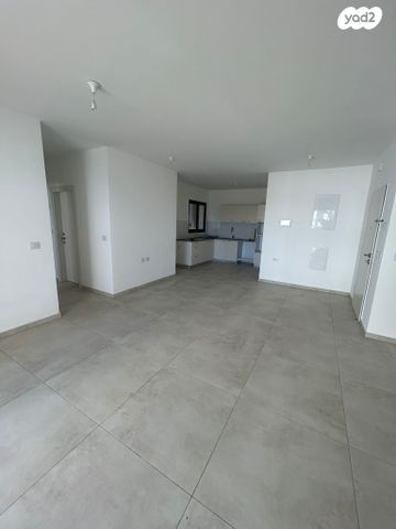 דירה, רקפת 8, הפרחים, חריש