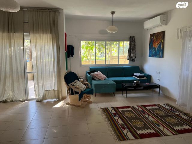 סמטת הלוטם 4