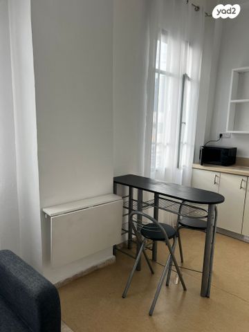 דירה, קיבוץ גלויות 25, העיר התחתית, ואדי סאליב, חיפה