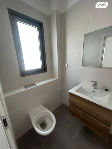 דירה, רקפת 8, הפרחים, חריש