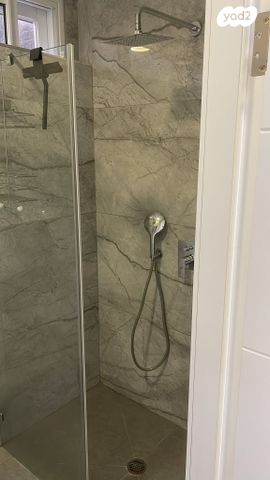 יחידת דיור, חנה סנש 7, יצחק שדה, אזור