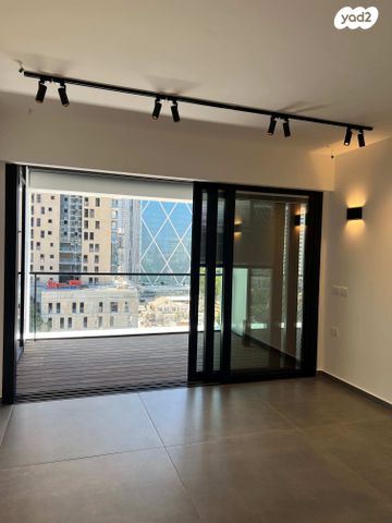 דירה, ליאונרדו דה וינצ'י 12, גני שרונה, קרית הממשלה, תל אביב יפו