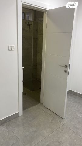 יחידת דיור, חנה סנש 7, יצחק שדה, אזור