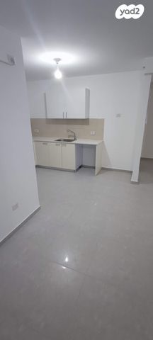 דירה, מפל התנור 15, שקמים ואגמים, אשקלון