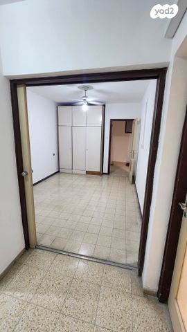 דירה, גאולים 48, נאות שושנים, חולון