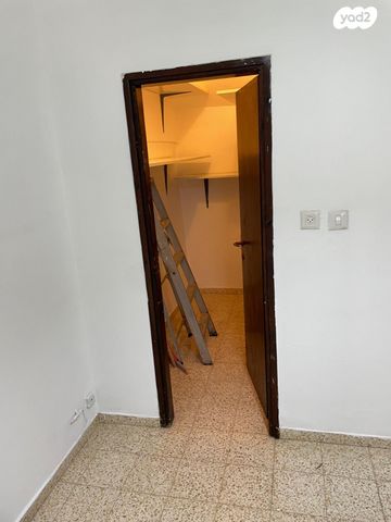 קיבוץ גלויות 64