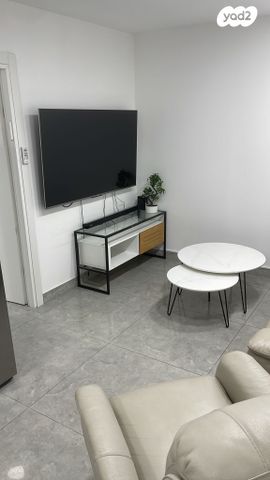 יחידת דיור, חנה סנש 7, יצחק שדה, אזור