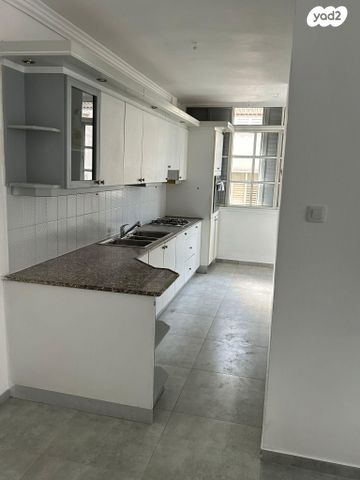 דירה, כצנלסון 22, לב העיר, בת ים