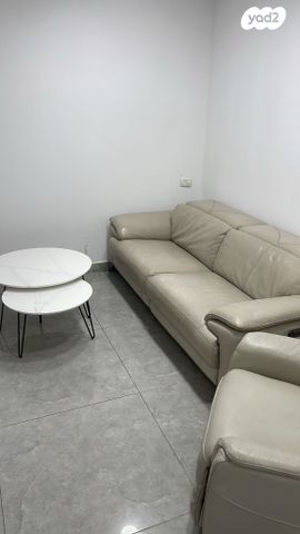 יחידת דיור, חנה סנש 7, יצחק שדה, אזור