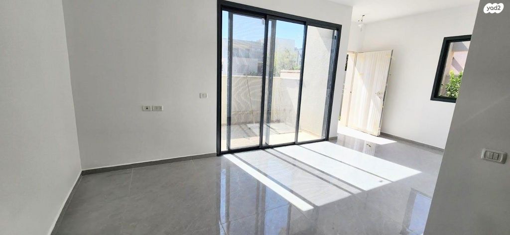 דירה, האשחר 1, נחושה, נחושה