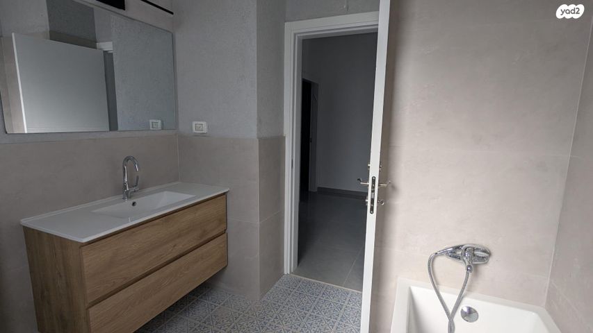 דירה, האשחר 1, נחושה, נחושה