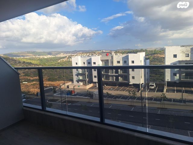 דירה, דרך ארץ 76, הפרחים, חריש