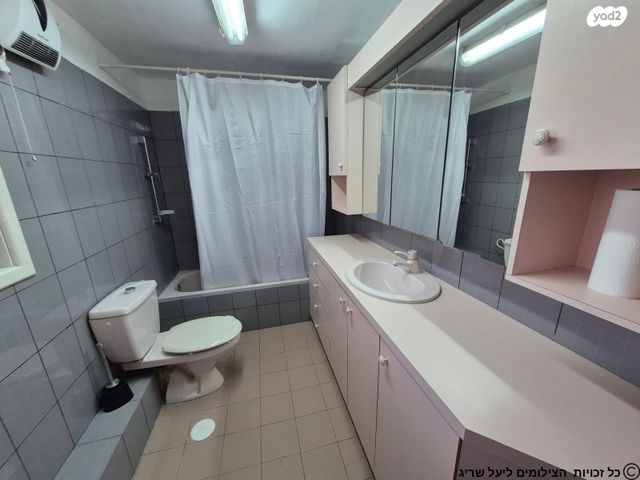 דו משפחתי, גלעד 31, נירית, נירית