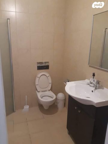 דירה, הציפורן 1, נבטים, נבטים