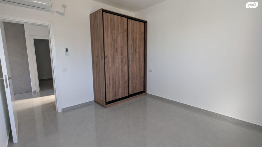 דירה, האשחר 1, נחושה, נחושה