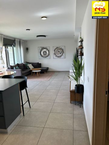 דירה, אפרים קציר, הוד השרון