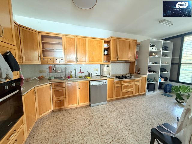 דירה, ישראל אהרוני, א' / צפון מזרח העיר, רחובות