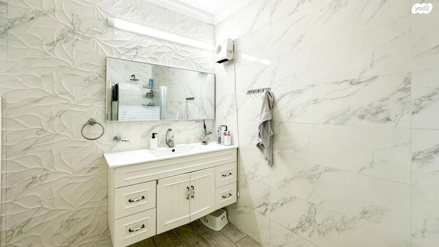 דירה, הברוש, אורות, אור עקיבא