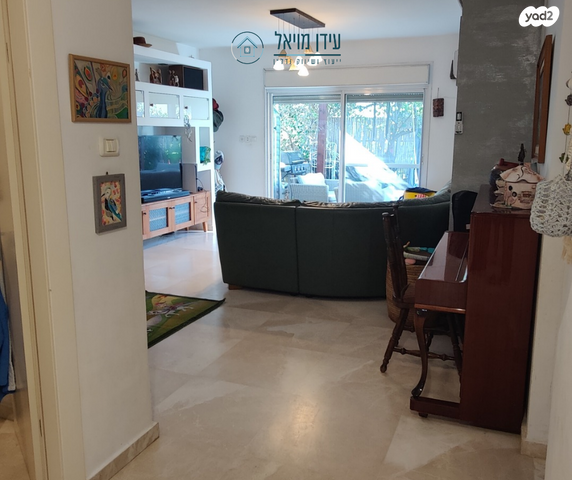 דו משפחתי, בת חפר