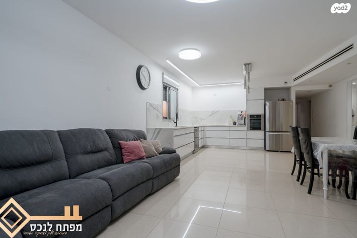 גג/ פנטהאוז, קטיף, נתיבות מערב, נתיבות