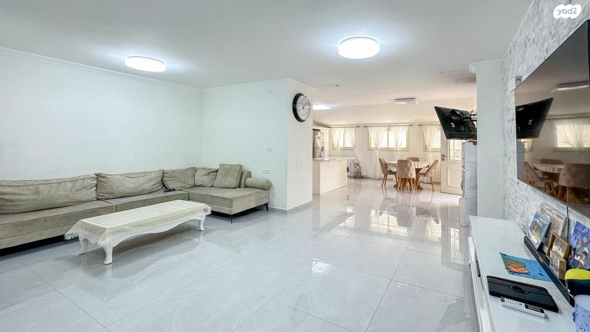 דירה, הברוש, אורות, אור עקיבא