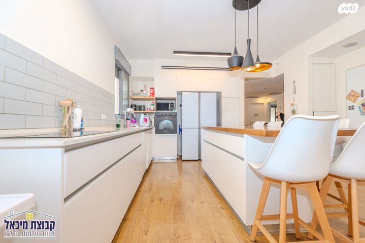 דירה, חיים הרצוג, פסגות אפק, ראש העין