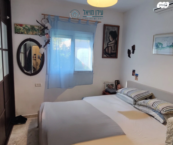 דו משפחתי, בת חפר