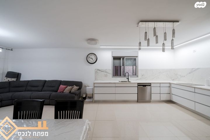 גג/ פנטהאוז, קטיף, נתיבות מערב, נתיבות