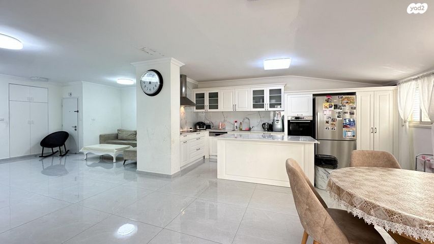 דירה, הברוש, אורות, אור עקיבא