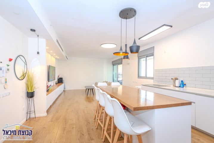 דירה, חיים הרצוג, פסגות אפק, ראש העין