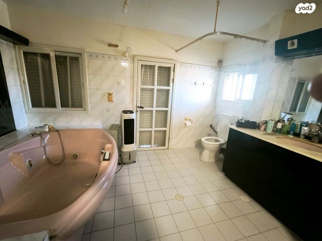 גג/ פנטהאוז, רוטשילד 4, גרין ועם, חולון