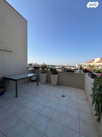 דופלקס, הפרחים, רעננה