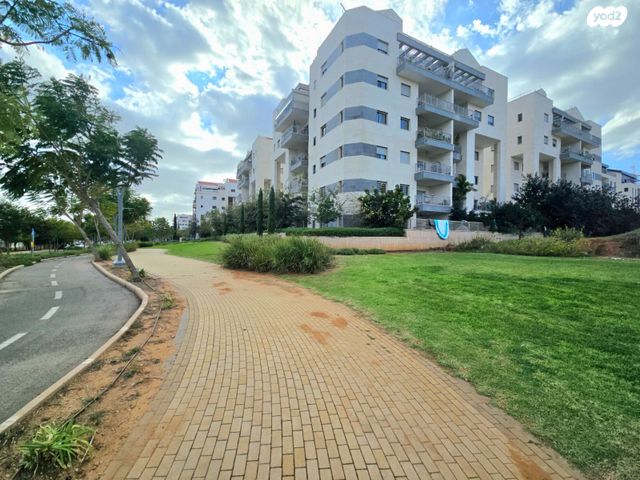 עוזי חיטמן 4