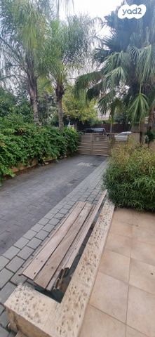 דו משפחתי, יהושע גיבשטיין, קרית שמחה, ראשון לציון