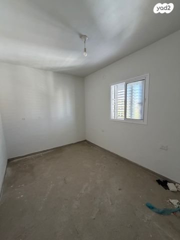 גג/ פנטהאוז, מבצע סיני, תל גיבורים, חולון