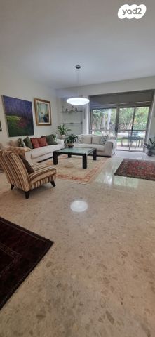 דו משפחתי, יהושע גיבשטיין, קרית שמחה, ראשון לציון