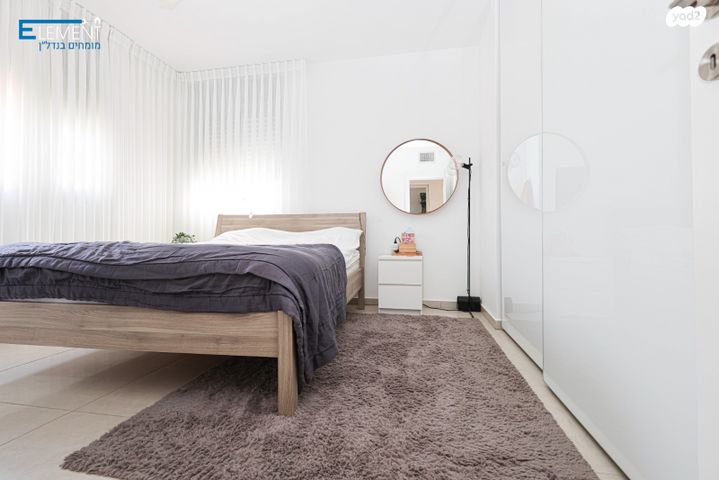 גג/ פנטהאוז, הפרחים, חריש