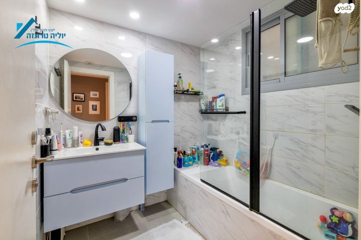 דירה, ש"י עגנון, נאות שמיר, יבנה