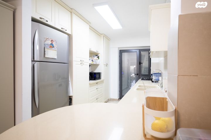 דירה, הרב הרצוג 77, ירושלים