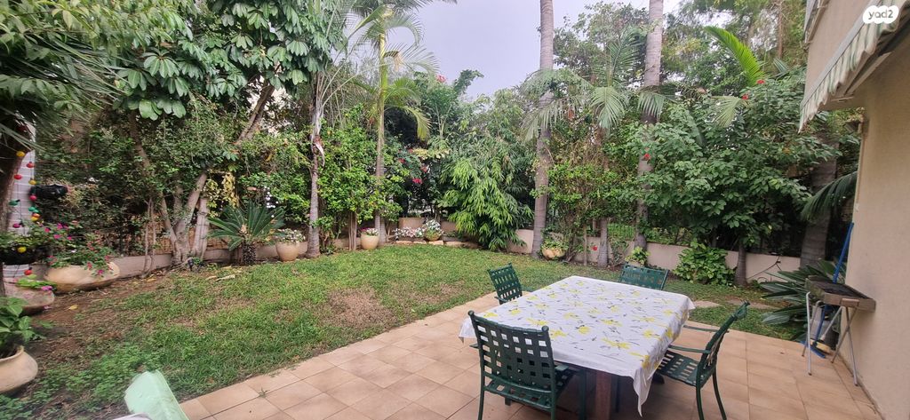 דו משפחתי, יהושע גיבשטיין, קרית שמחה, ראשון לציון