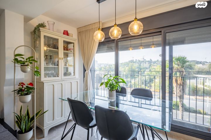 דירה, הרב הרצוג 77, ירושלים