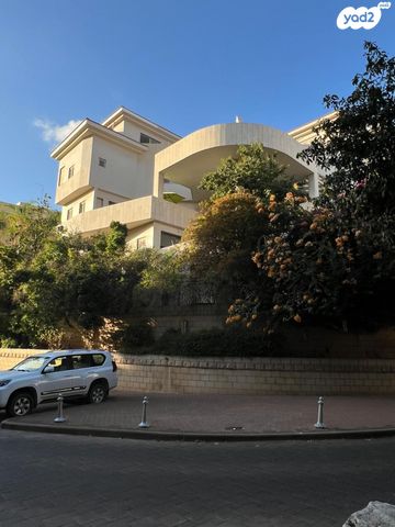 טריפלקס, הסחלב 11, קרית הפרחים - 2005, רעננה